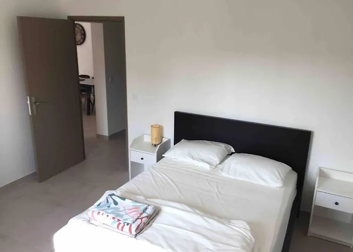 Callinajo , A 1 Min De La Lozari Belgodère